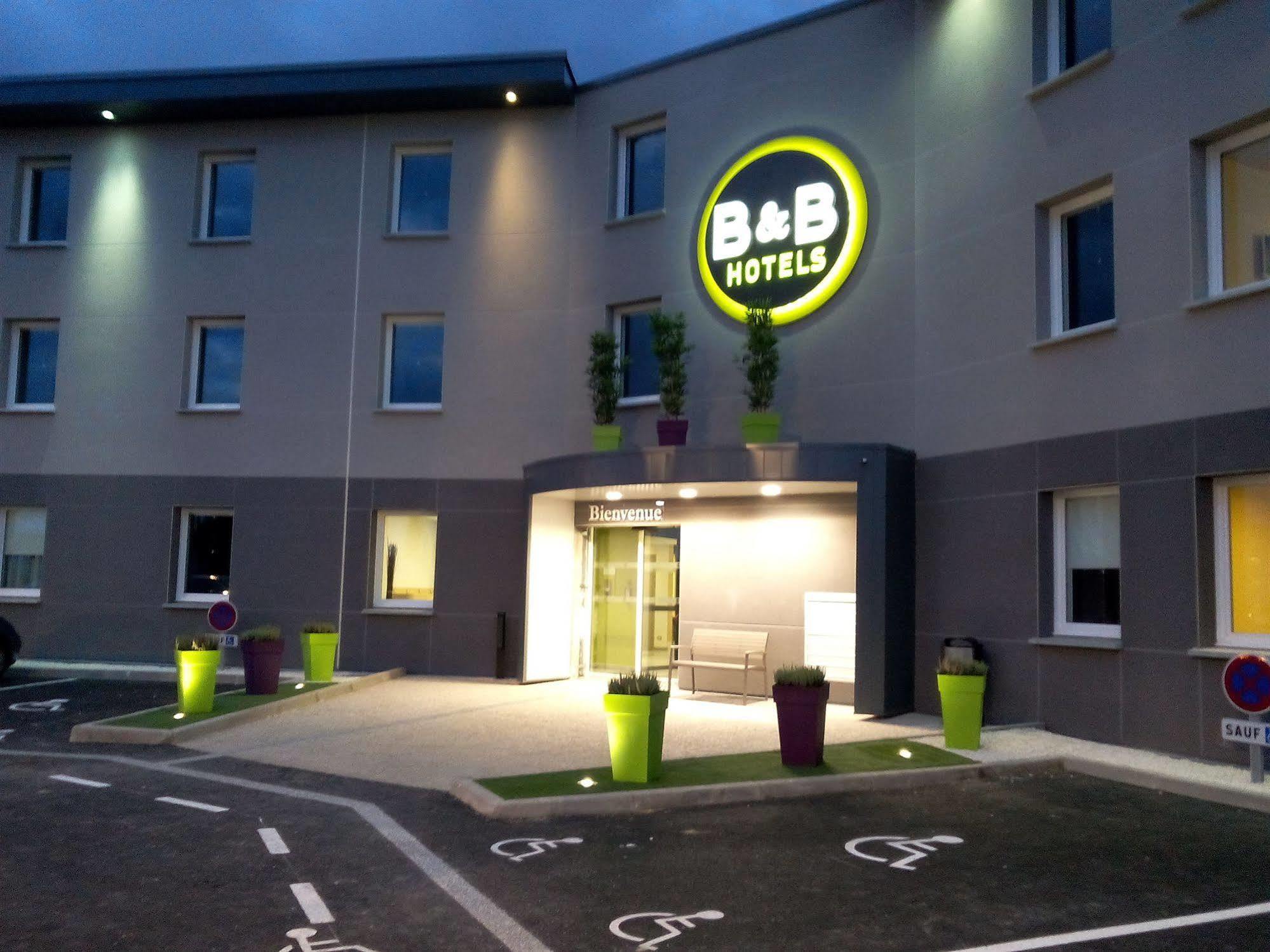 B&B Hotel Clermont-Ferrand Nord Riom Exterior photo